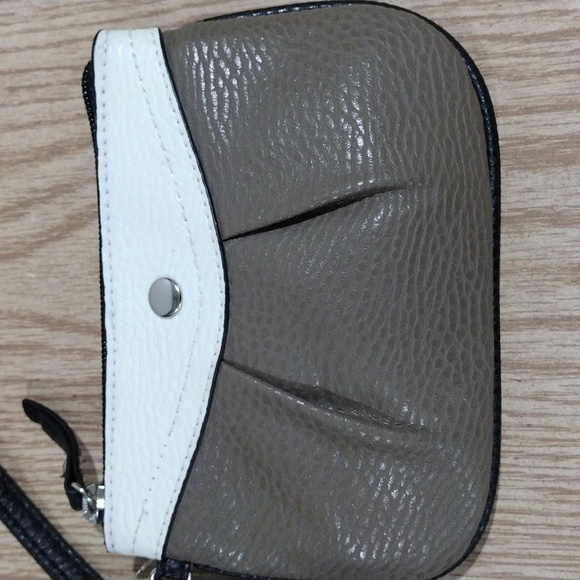 Style & Co. Black White, Hannah Faux Leather Wristlet Coin Purse 6.75 x 4.75-in - Picture 2 of 6